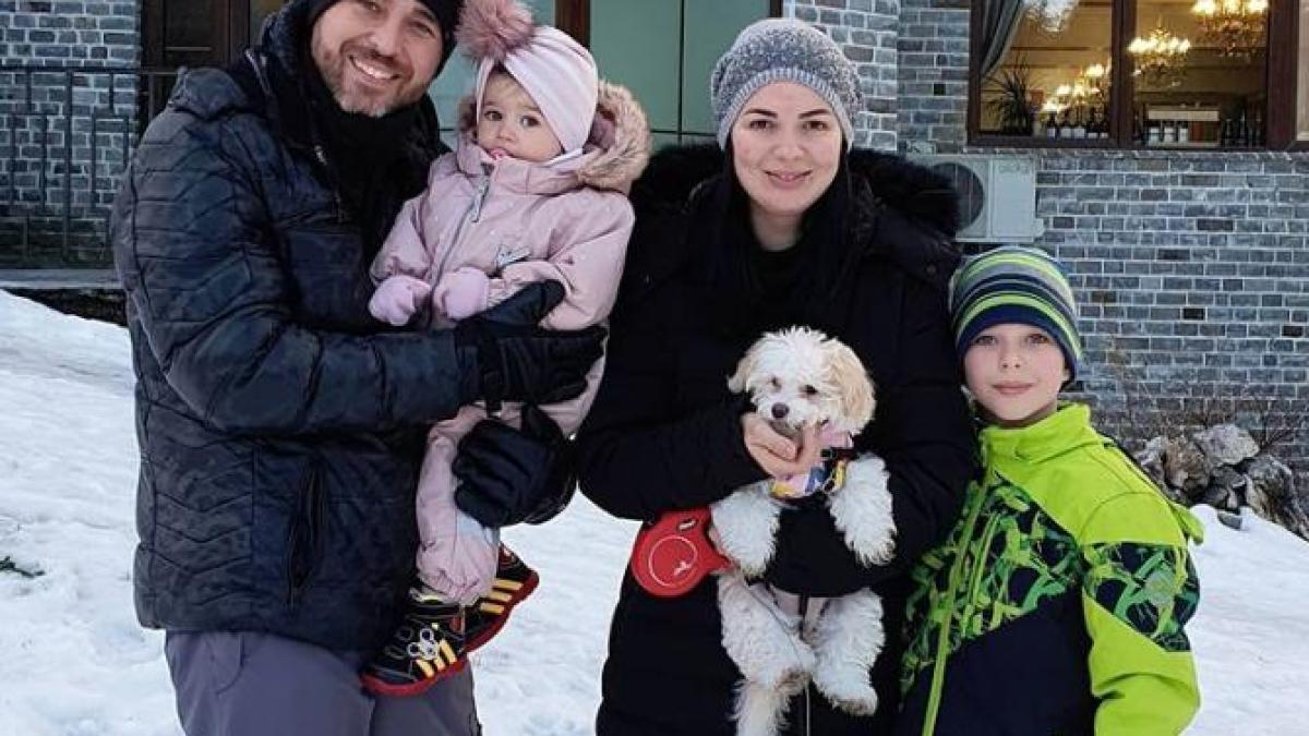 dinu-maxer--vacanta-cu-familia-la-munte-distractia-e-pe-plus--cu-plus-sunt-si-preturile-in-statiune_03368700