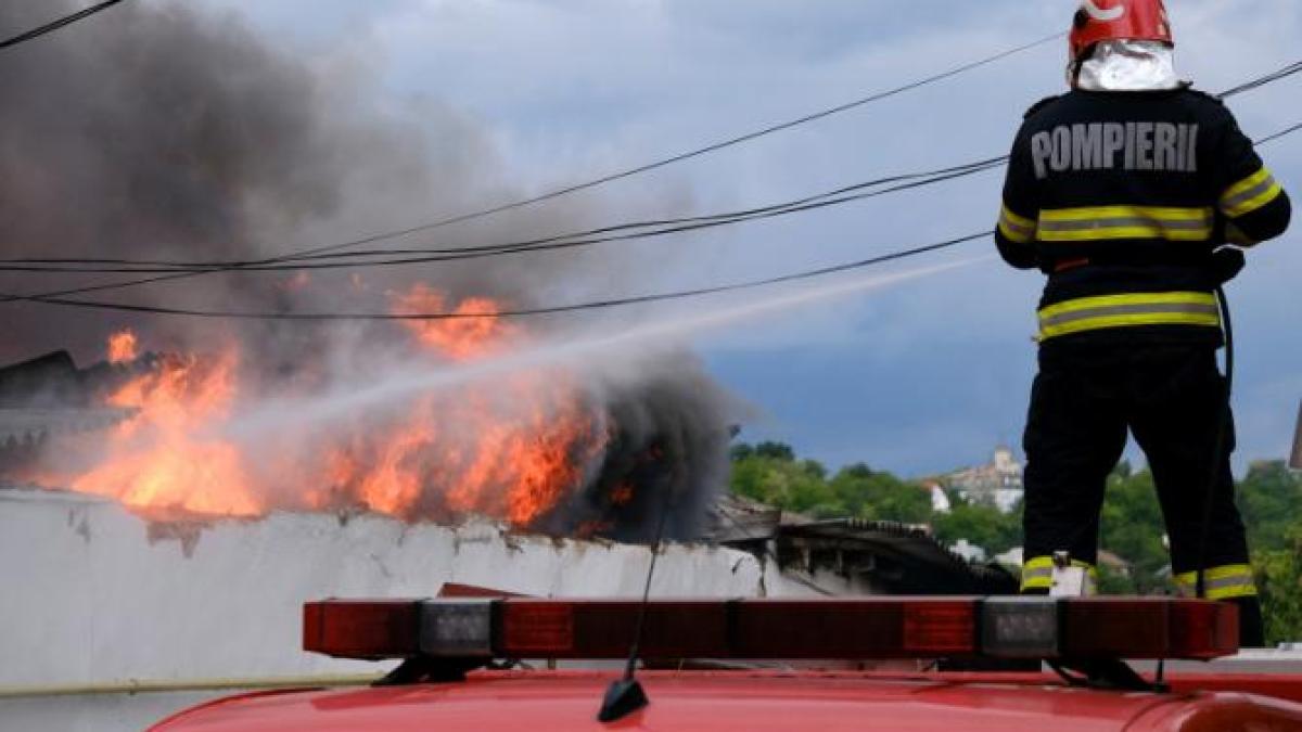 pompieri-incendiu_96761800