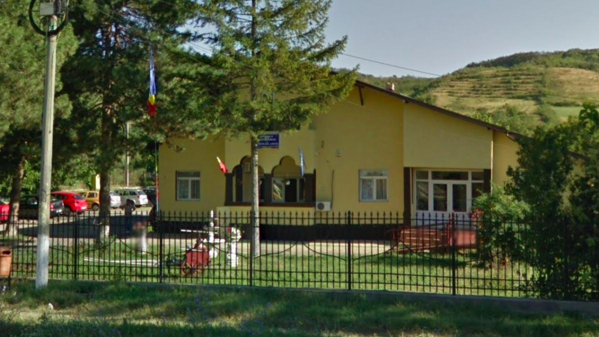 primaria_calinesti_angajat_90000_lei_65404500