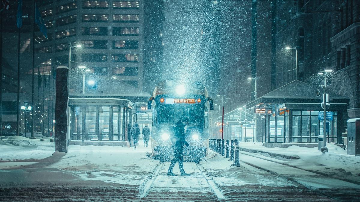 noapte-iarna-pexels-josh-hild-2422497_03028700