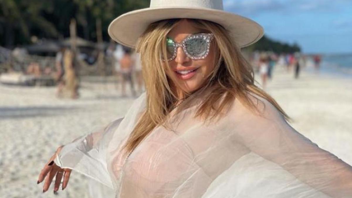 loredana-groza-in-costum-de-baie-la-munte_21637400