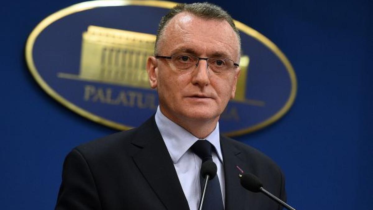 redeschidere-scoli--sorin-cimpeanu-prc-3d-cadrele-didactice-si-elevii-cu-vulnerabilitati-certificate-medical-vor-avea-acces-la-invatamantul-online_61343800