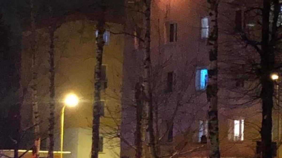 incendiu-la-un-caprc-ccprc-86min-din-brasprc-ccprc-a6ov--zeci-de-persoane-au-fost-evacuate--o-persoanaprc-ccprc-86-a-fost-gasita-carbonizata_39380400