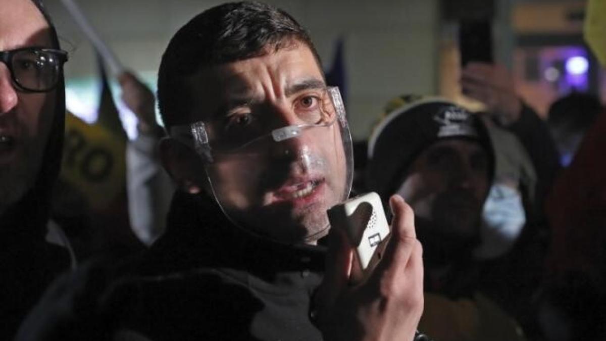 lui-george-simion-nu-i-a-placut-prc-e2prc-80prc-9dbiroulprc-e2prc-80prc-9d-lui-vlad-voiculescu--prc-e2prc-80prc-9deste-o-stare-de-urgenta--oameni-buniprc-e2prc-80prc-9d_39245900