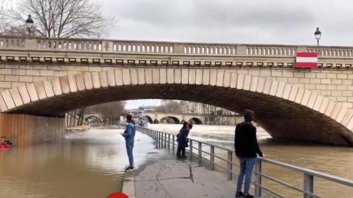 inundatii-paris_34359700