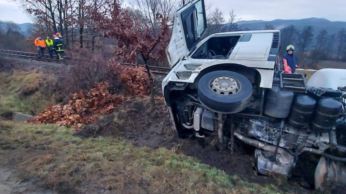 cisterna-plina-cu-combustibil--rasturnata-la-sarateni-2_92369100