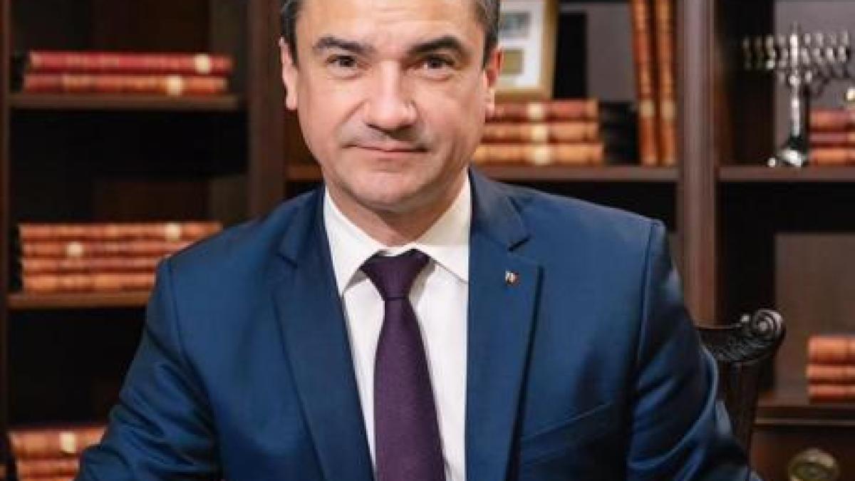 mihai_chirica_antrenor_poli_iasi_andrei_cristea_fb_08047300