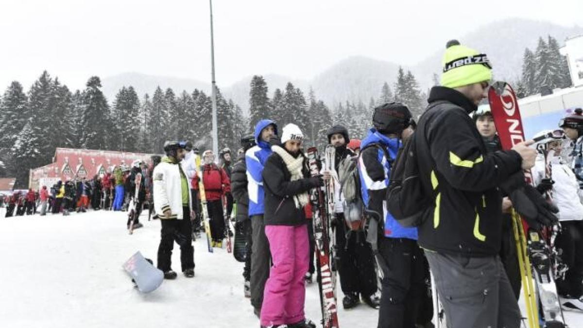 record-de-turisprc-ccprc-a6ti-la-coadaprc-ccprc-86-la-telegondola-din-poiana-brasprc-ccprc-a6ov_16057900