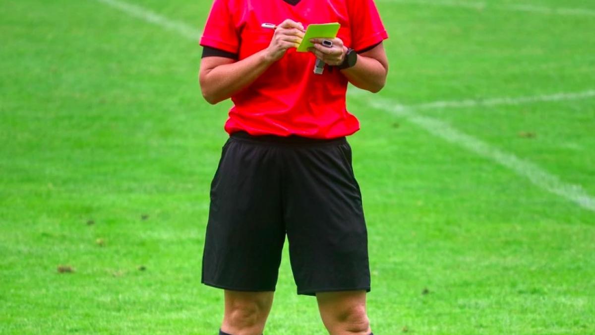 cartonas_rosu_arsenal_wolverhampton_23056300