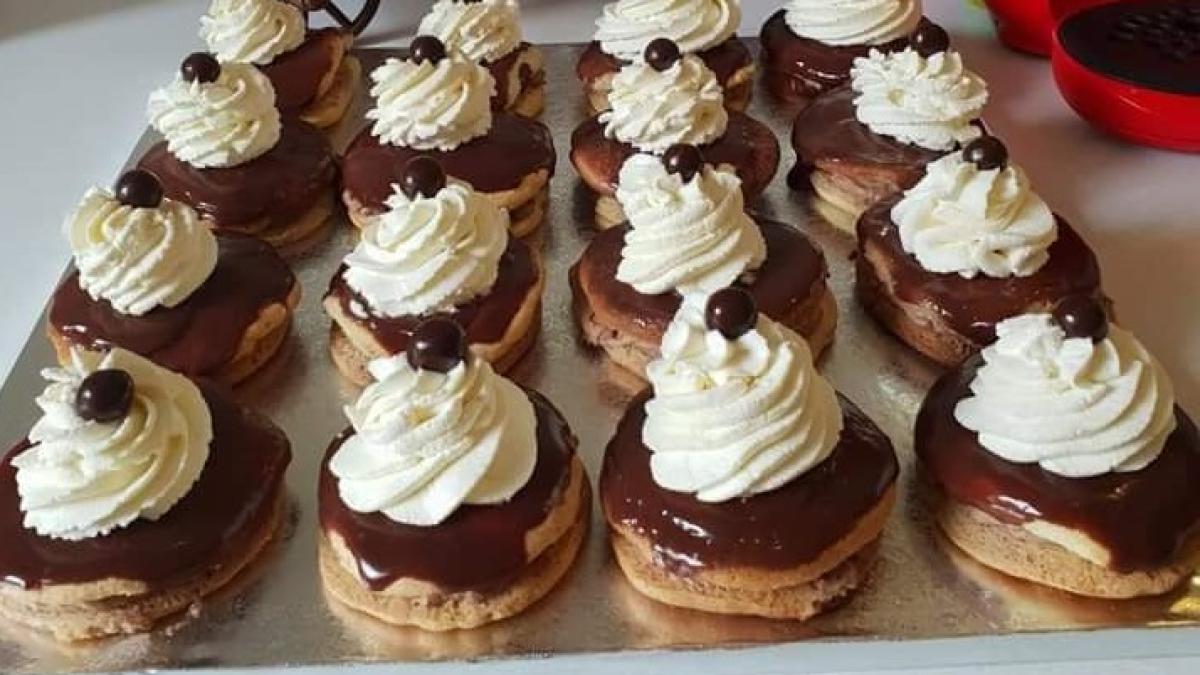 indiene-cu-frisca-si-ciocolata--reteta--cum-se-prepara_21778200