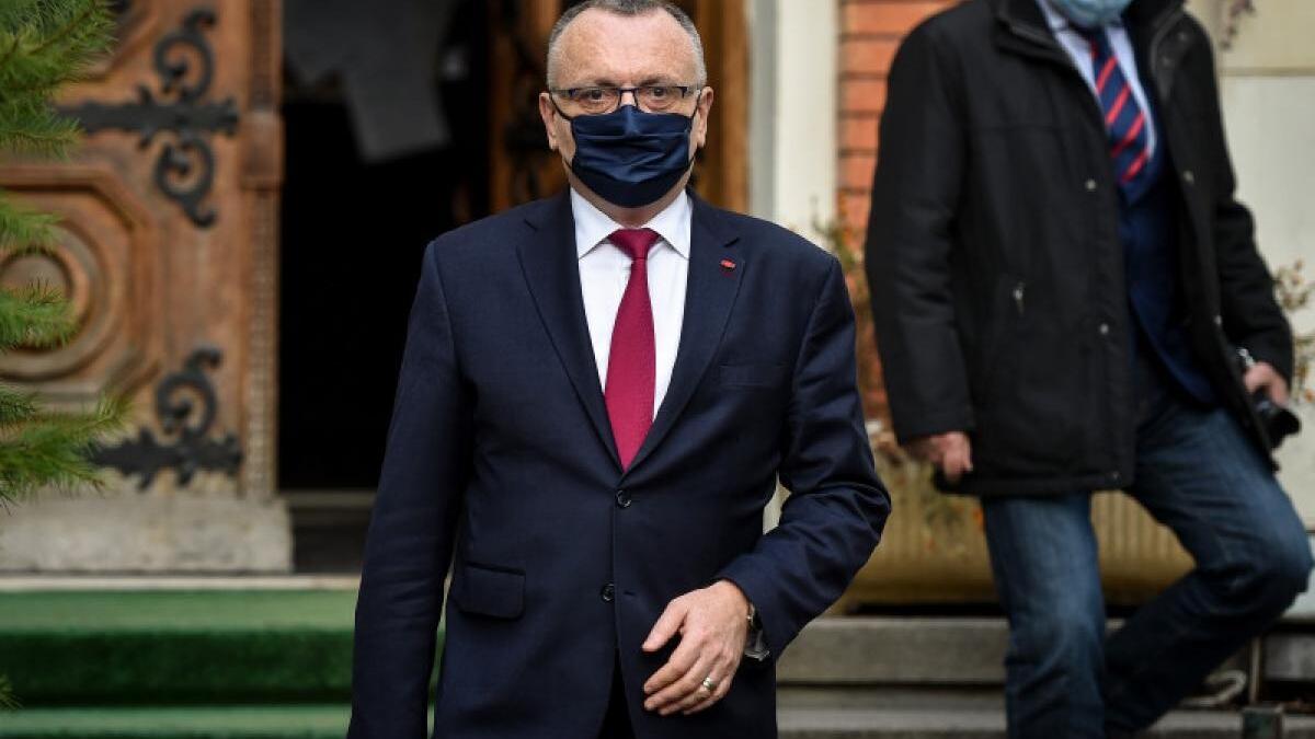 2-4-milioane-de-elevi-revin-in-clase--ministrul-cimpeanu--apel-catre-autoritatile-locale-sa-incerce-sa-rezerve-mijloace-de-transport-pentru-scolari_51533700