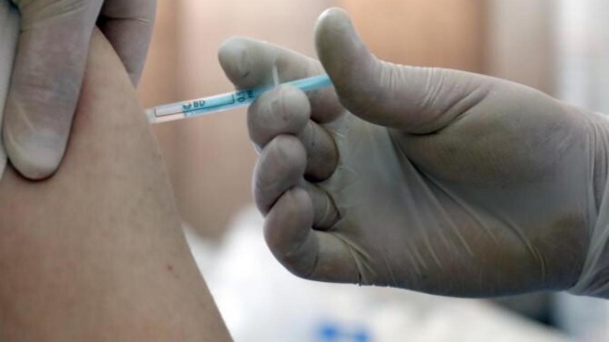 vaccin-covid-19--o-informatie-interesanta-pe-care-antivaccinistii-se-fac-ca-o-uita-dupa-cazul-prc-e2prc-80prc-9dmedic-de-32-ani-si-paralizia-facialaprc-e2prc-80prc-9d_38602200