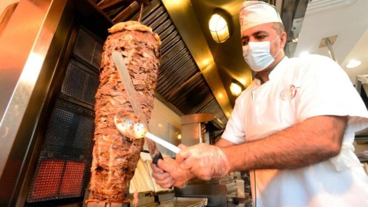 in-anumite-regiuni-din-spania--esti-obligat-sa-folosesti-o-aplicatie-pentru-a-intra-in-baruri-si-restaurante_55864500