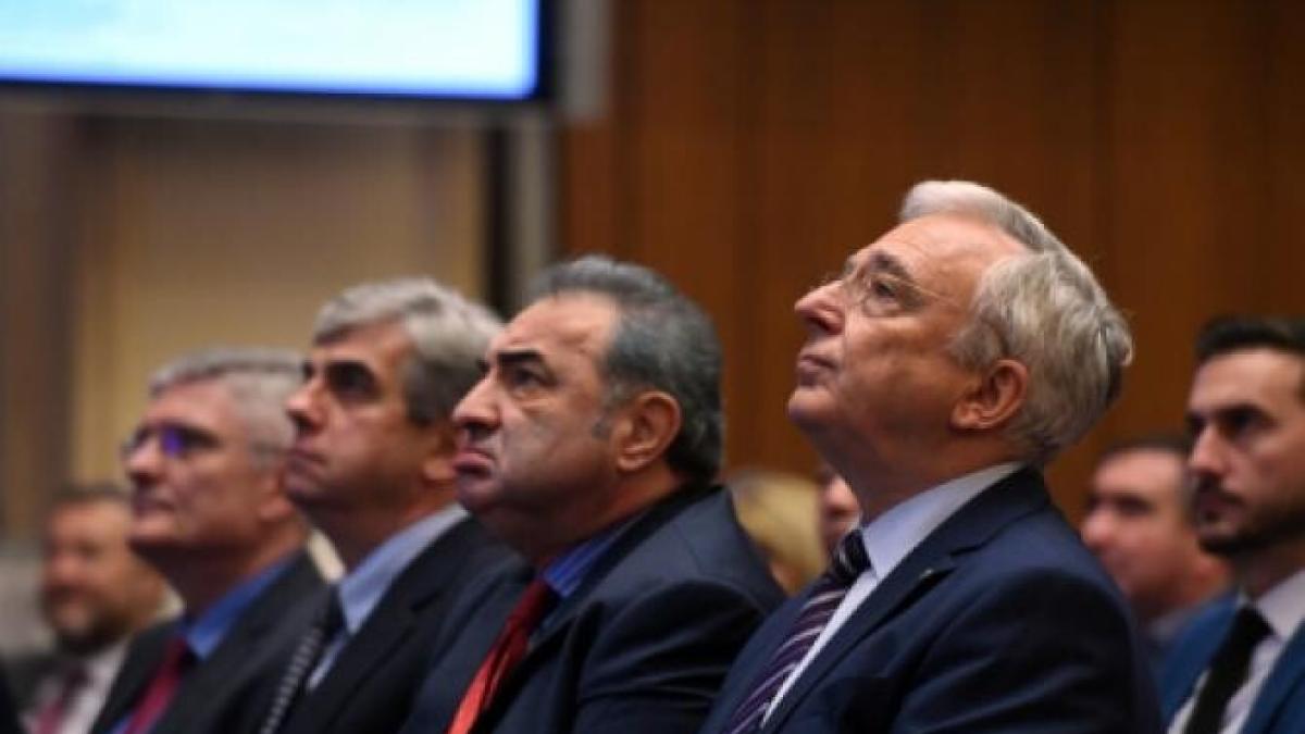 mugur_isarescu_anunta_directia_pentru_banci_2021_agerpres_52102400