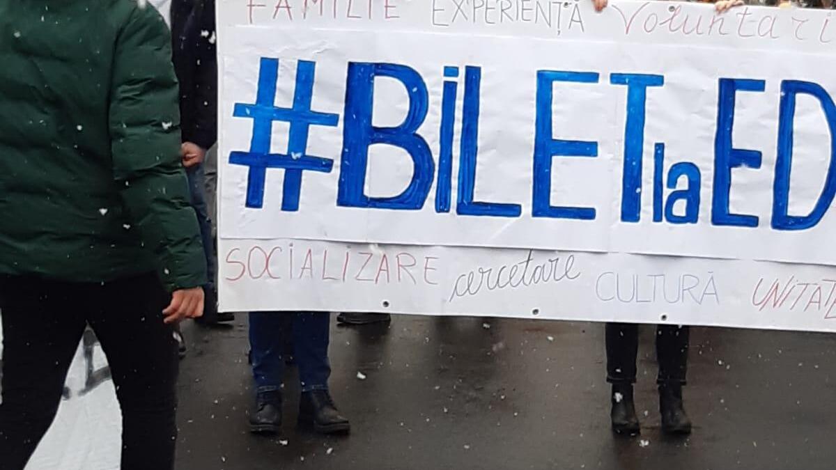 meniu-complet-la-1-euro--un-ajutor-nesperat-pentru-studentii-din-franta--protestul-usr-prc-23rezist-s-ar-putea-transforma-de-la-cu-prc-23bilet-in-prc-23meniu1euro_35269000