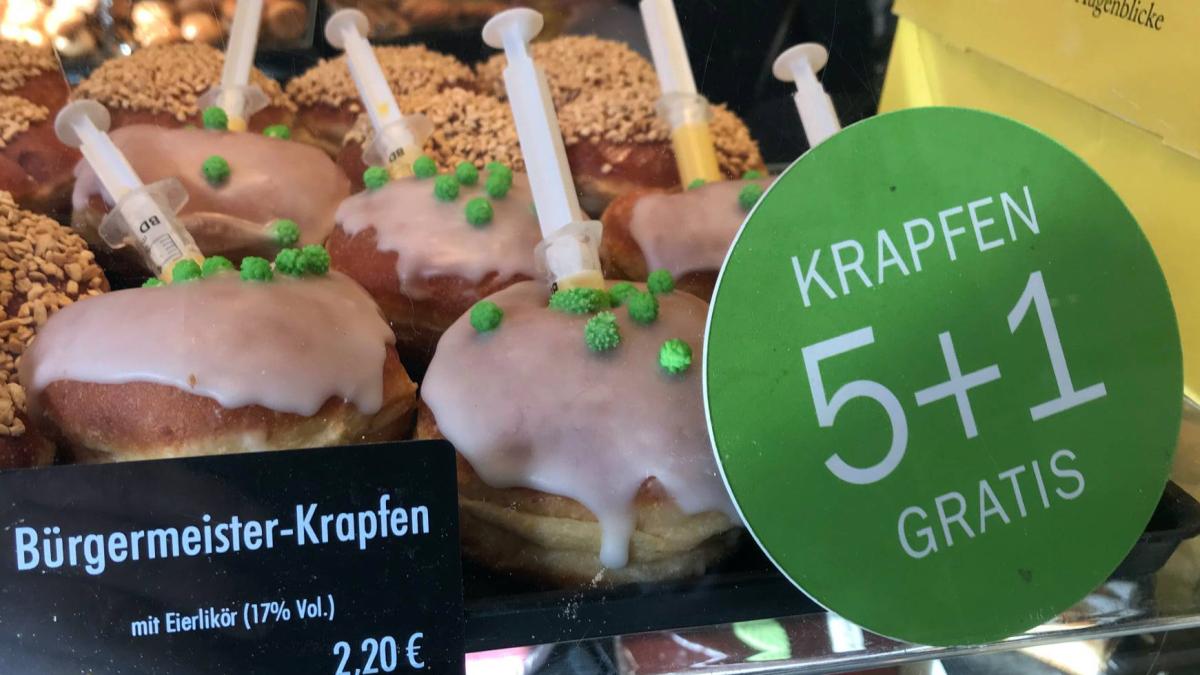 gogoasprc-ccprc-a6a-primarului--cu-sfere-covid-sprc-ccprc-a6i-seringaprc-ccprc-86-cu-lichior--inventprc-ccprc-a6ia-unei-patiserii-din-viena_86684300