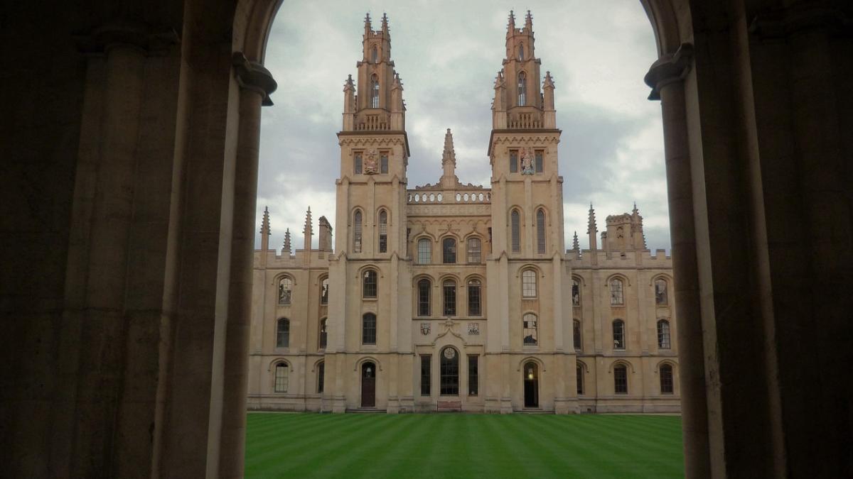 doua_eleve_din_brasov_admise_la_oxford_63533900