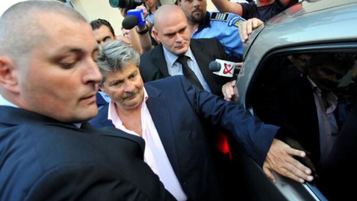 medicii-i-au-amputat-piciorul-lui-sorin-ovidiu-vantu-urmare-a-unei-infectii-foarte-grave-pe-care-a-facut-o-in-inchisoare--a-fost-in-coma_28700300