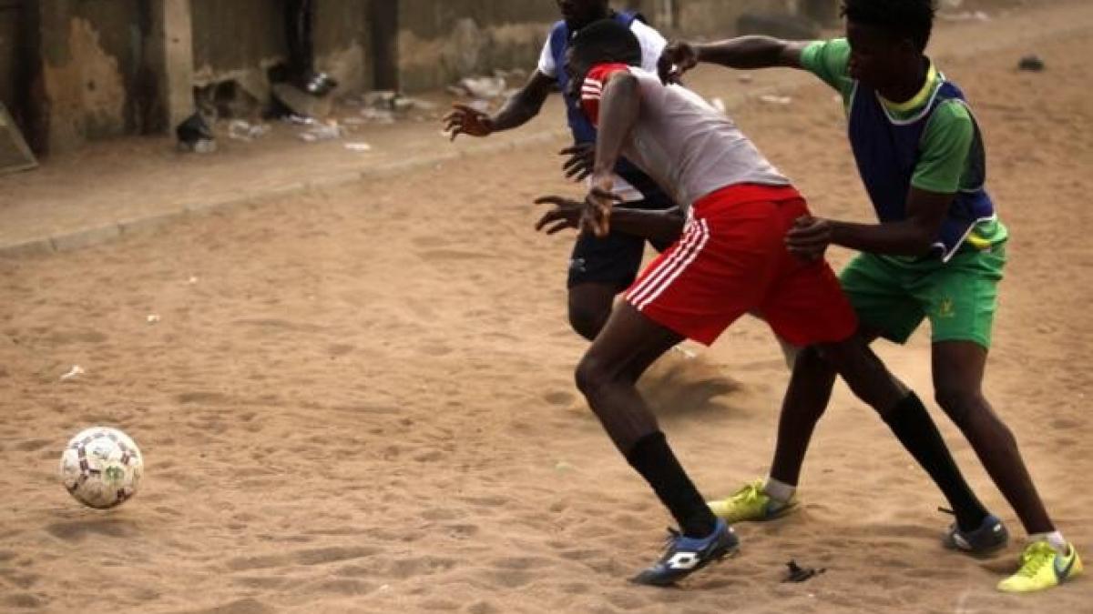 nigeria_barbati_inarmati_camin_94803800