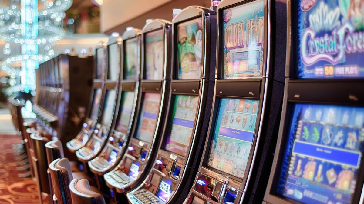 un-barbat-care-trebuia-sa-stea-in-carantina--prins-la-jocurile-de-noroc_60311700