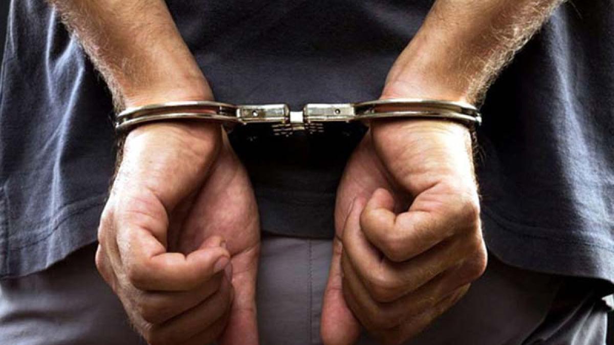 barbat-condamnat-la-patru-luni-de-inchisoare-dupa-ce-a-tusit-in-fata-a-doi-politisti_98816300