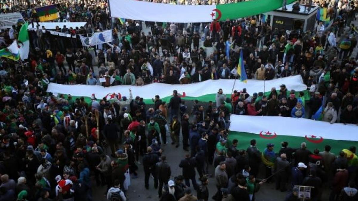 algeria_international_dizolvare_parlament_04412000