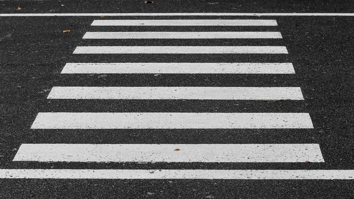 trecere_pietoni_barlad_militari_loviti_pixabay_09173100