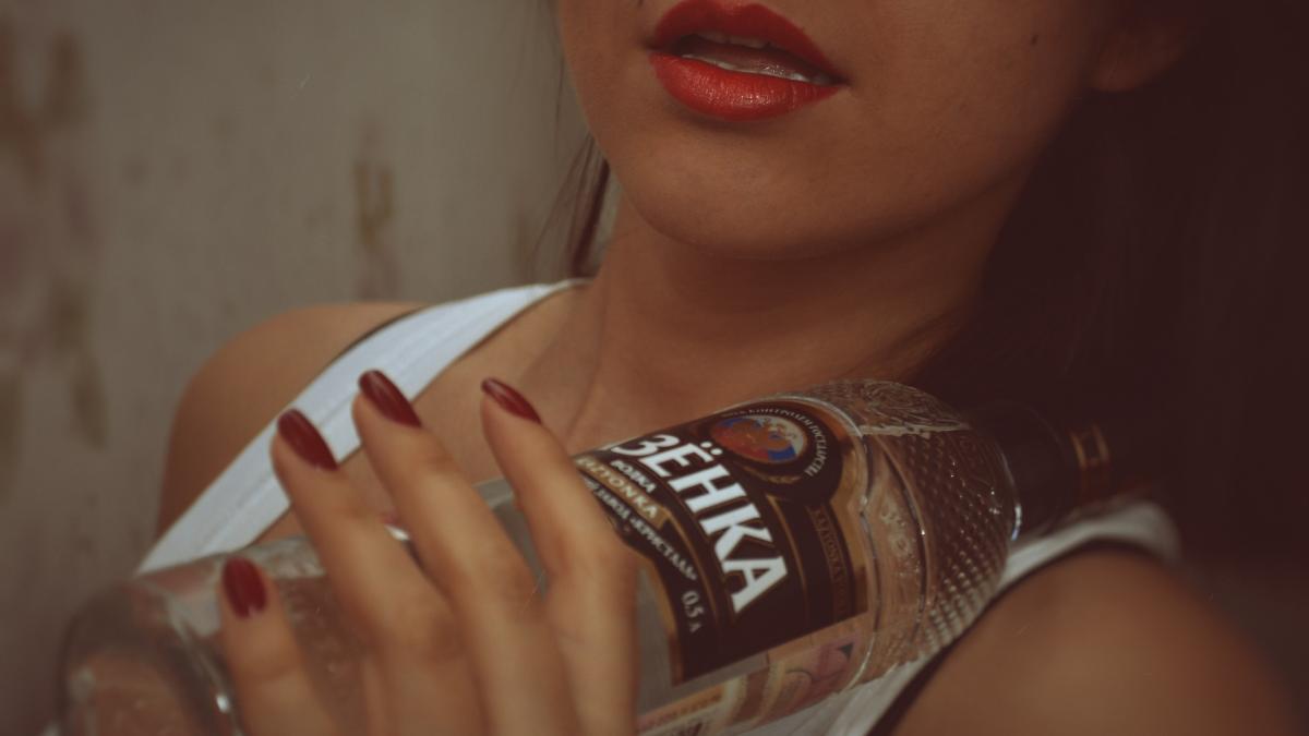 un-barbat-a-cerut-ajutorul-autoritatilor--dupa-ce-sotia-s-a-imbatat--a-sunat-la-112_13709700