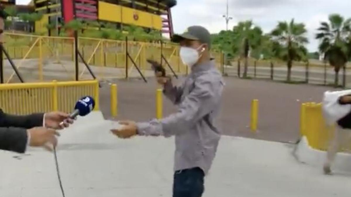 diego-ordinola-jefuit-jurnalist-pistol_13837900