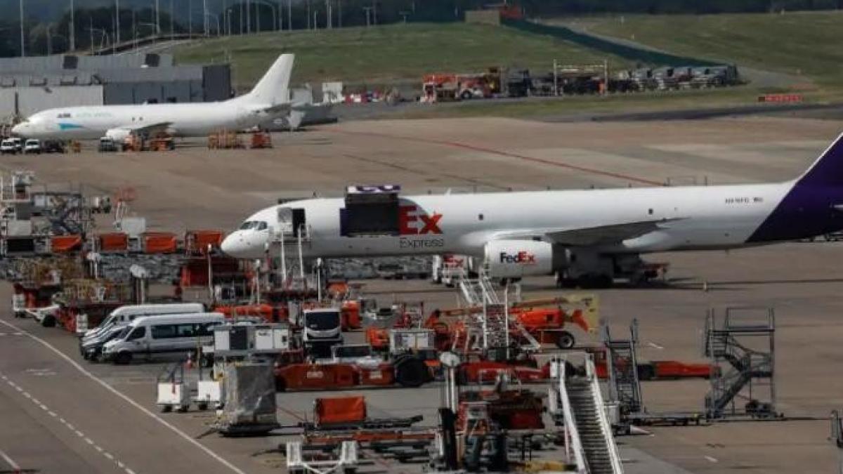 o-explozie-a-avut-loc-la-motorul-unui-avion_32538800