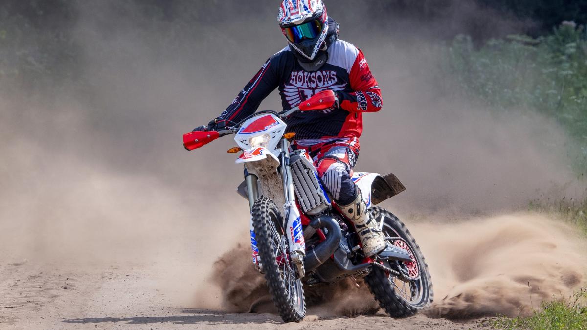 motociclist-cazut-intr-o-rapa-adanca-de-opt-metri--salvat-de-pompieri--care-e-prima-ipoteza-a-anchetatorilor_21390800