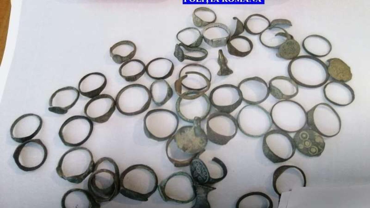 spaprc-ccprc-86lare-de-bani--trafic-de-mercur-sprc-ccprc-a7i-detectprc-ccprc-a7ii-neautorizate--hunedorean-cercetat-de-politprc-ccprc-a6isprc-ccprc-a6ti_95453100