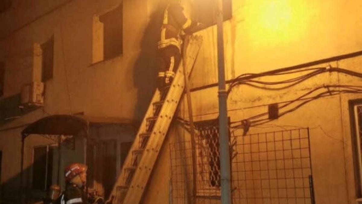 bloc-evacuat-la-galatprc-ccprc-a6i-iprc-ccprc-82n-urma-unui-incendiu--o-femeie-s-a-intoxicat-cu-fum_34820600