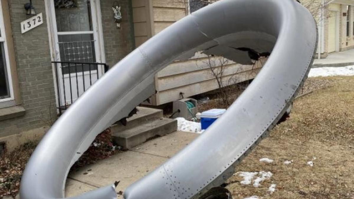 probleme-la-motoarele-avioanelor-boeing-777--128-de-aeronave--retprc-ccprc-a6inute-la-sol_56823600