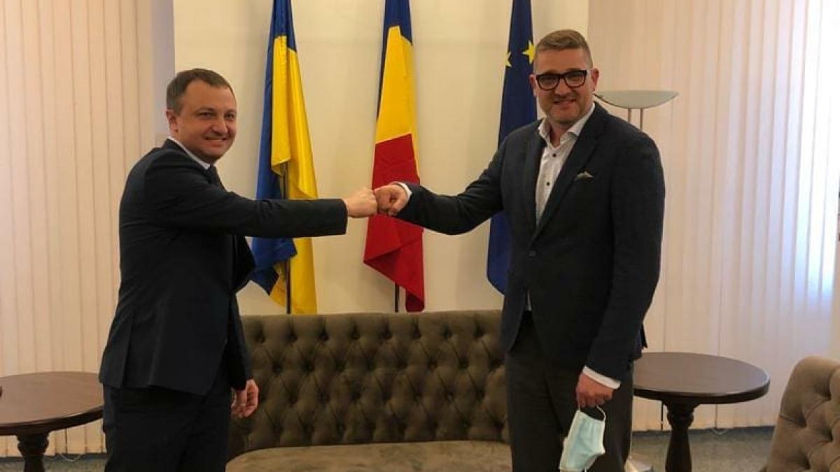 ambasadorul-romaniei-la-kiev-discutie-cu-comisarul-pentru-protectia-limbii-de-stat_76456700