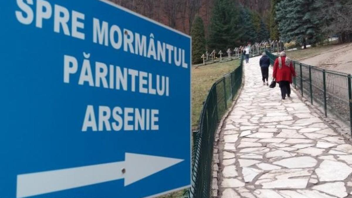 scriitorul-si-publicistul-dan-ciachir-a-prezentat--in-exclusivitate-la-dc-news--cateva-date-din-biografia-unui-viitor-sfant---arsenie-boca-_41476200