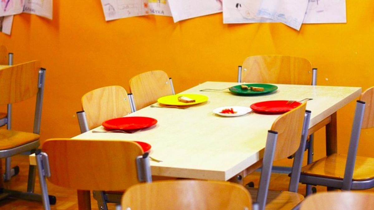 scoala_cantina_mancare_lyon_21490400