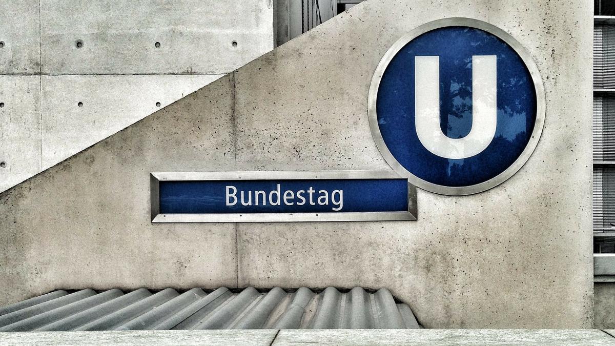 bundestag_barbat_acuzat_spionaj_pixabay_59697500