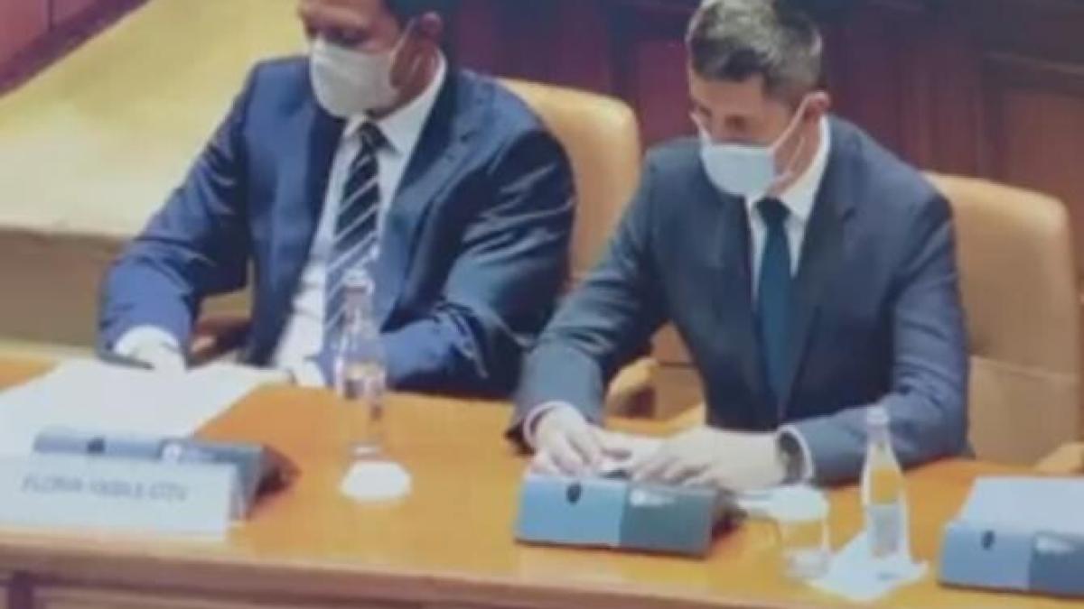 cozmin-gusa-dan-barna-parlament-ochelari_75399400