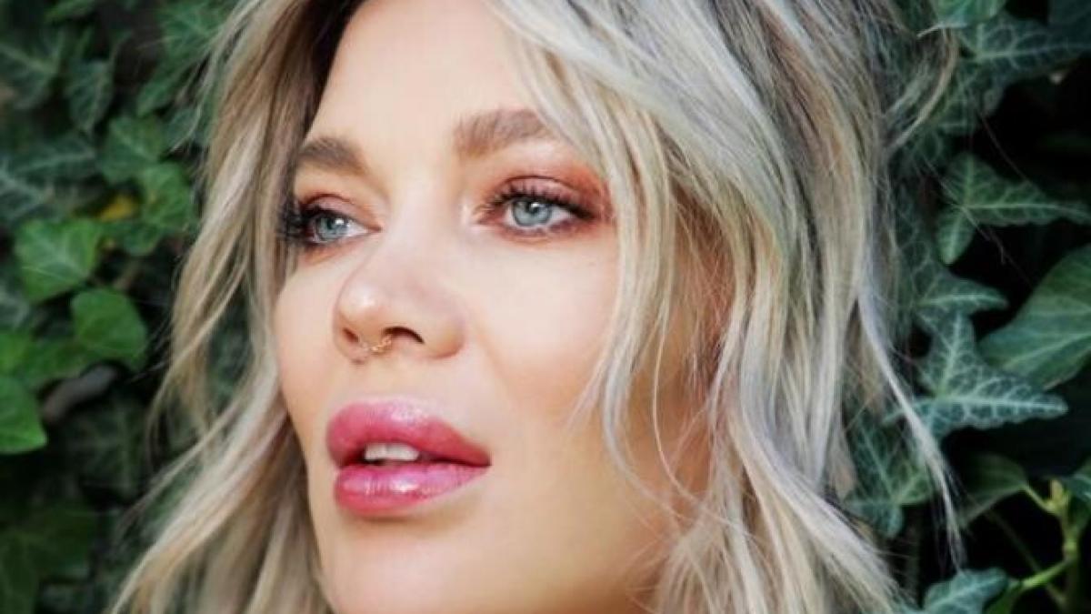 gina-pistol-a-explodat-deja-exagerati-m-ati-innebunit-de-cap_23276900