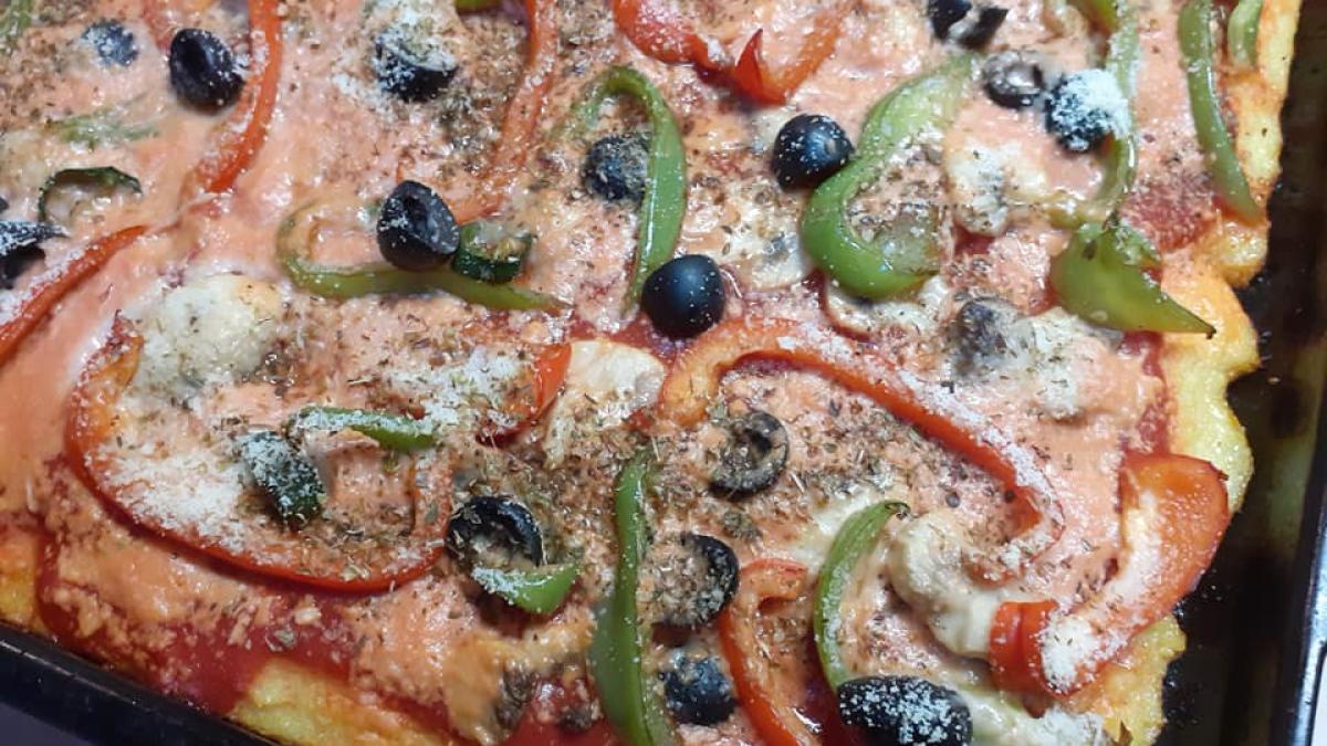 pizza-cu-blat-de-mamaliga--reteta--gust-neasteptat-de-bun-2_76413900