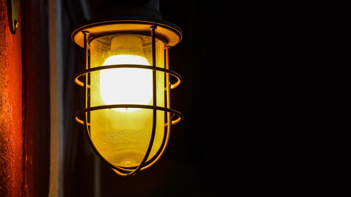 amendat_iesit_casa_banc_pixabay_42292900