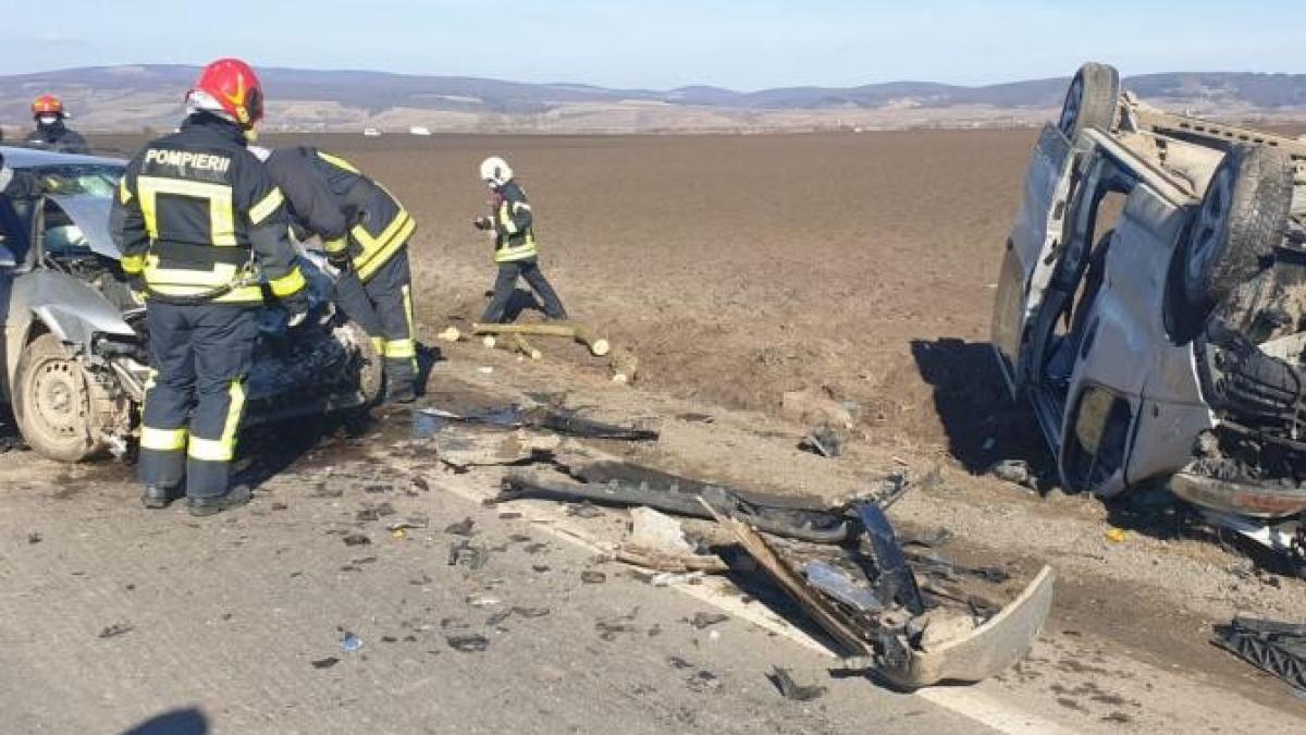 microbuz-implicat-iprc-ccprc-82ntr-un-accident-iprc-ccprc-82ntre-brasprc-ccprc-a6ov-sprc-ccprc-a6i-feldioara--sprc-ccprc-a6apte-ambulantprc-ccprc-a6e-la-fatprc-ccprc-a6a-locului_34051600