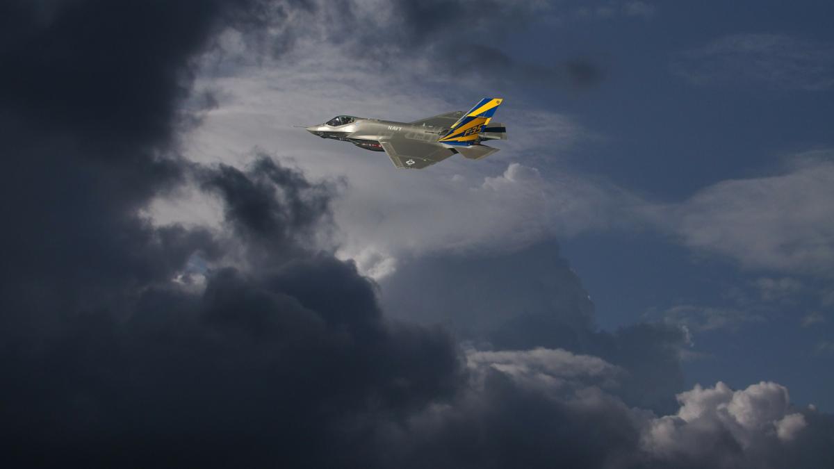 premieraprc-ccprc-86-iprc-ccprc-82n-lumea-aviatprc-ccprc-a6iei--primul-zbor-faprc-ccprc-86raprc-ccprc-86-pilot-al-unui-avion-de-luptaprc-ccprc-86_81696700