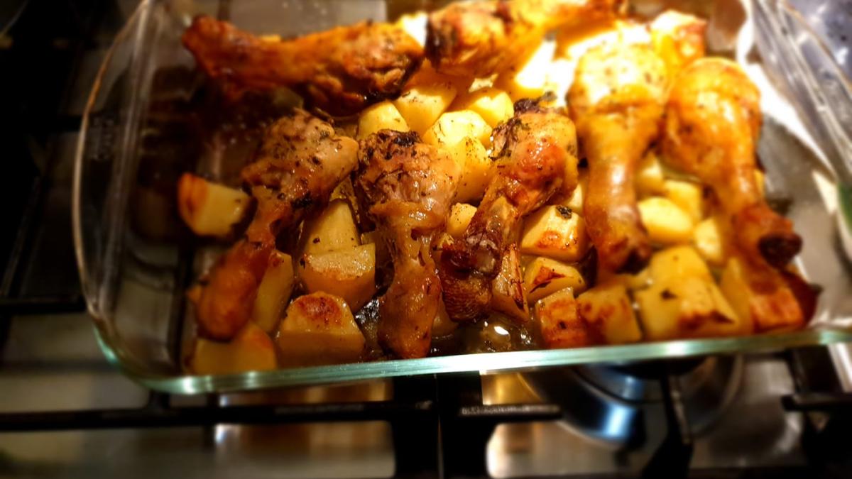 mancare-friptura-cartofi-pui_64229600