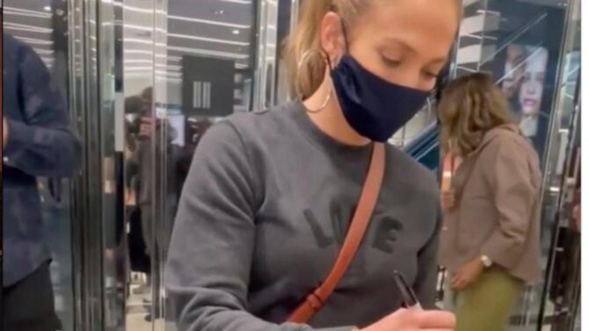 jennifer-lopez-51-ani-ten-frumos_75965900