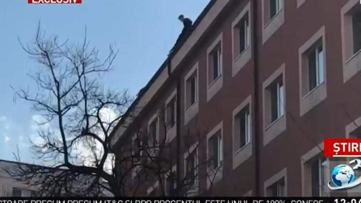 un-tanar-ameninta-ca-se-va-arunca-de-un-camin-studentesc-din-bucuresti_97656200