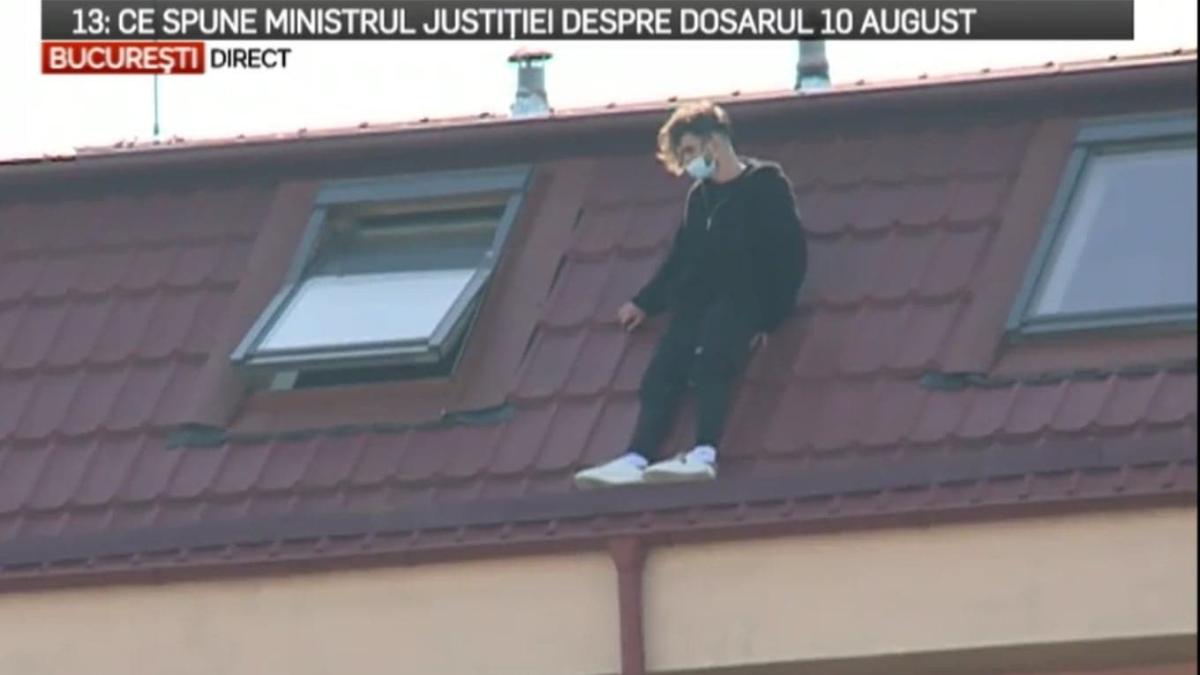 tanar-se-arunca-de-pe-bloc_29238300