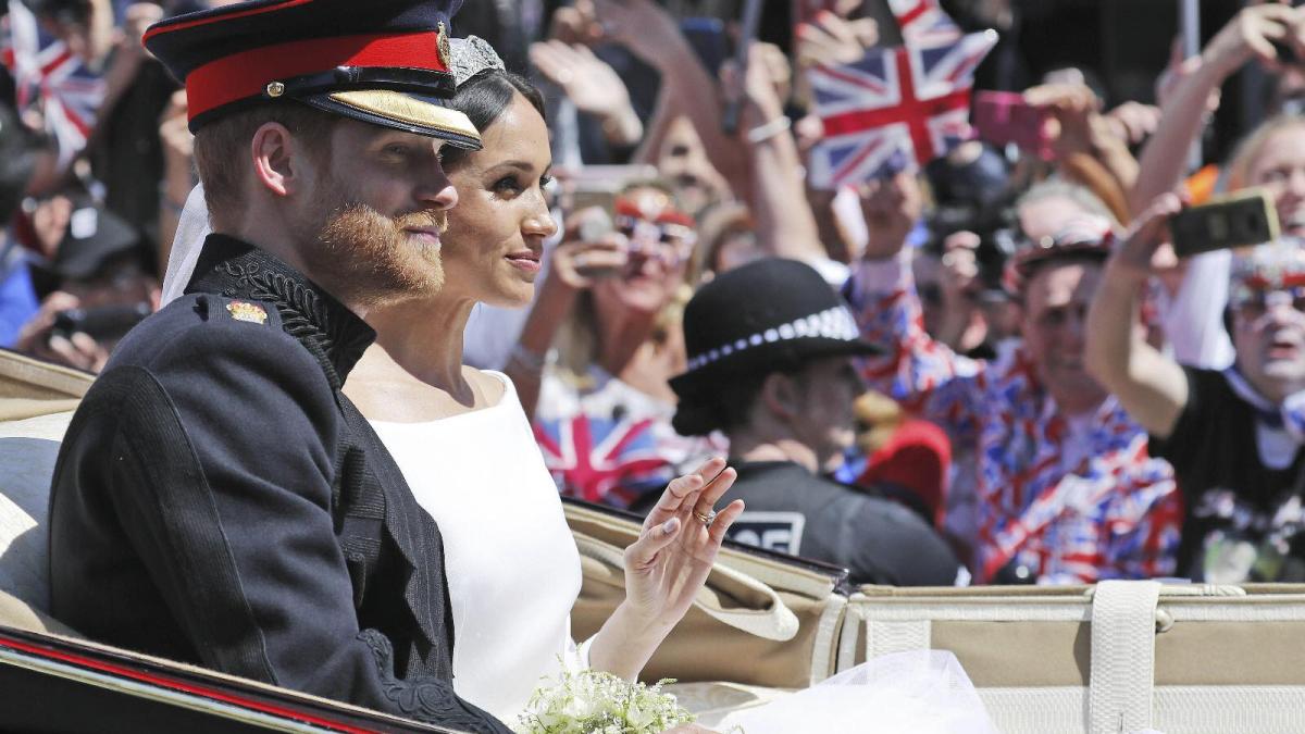 meghan-merkle--la-un-pas-de-sinucidere-din-cauza-familie-regale--boris-johnson--reactie-cea-mai-mare-admiratie-pentru-regina_72055900