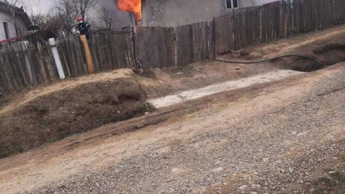 familie-cu-5-copii-minori--pe-drumuri-dupaprc-ccprc-86-ce-casa-le-a-luat-foc-de-douaprc-ccprc-86-ori-iprc-ccprc-82ntr-o-lunaprc-ccprc-86_56347000